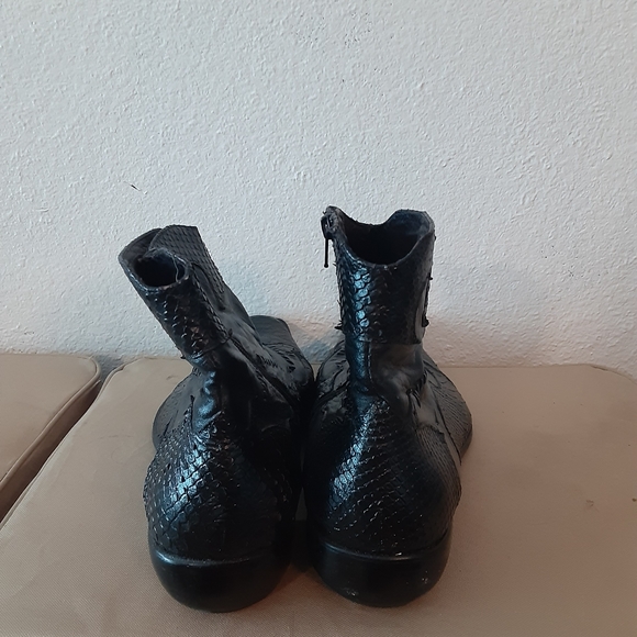 Mens size 11 black Banana Blues rattler low cut zipper boots. - Picture 5 of 8